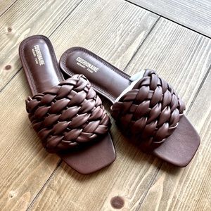 Cushionaire Aramis Sandal in Brown - Size 8.5